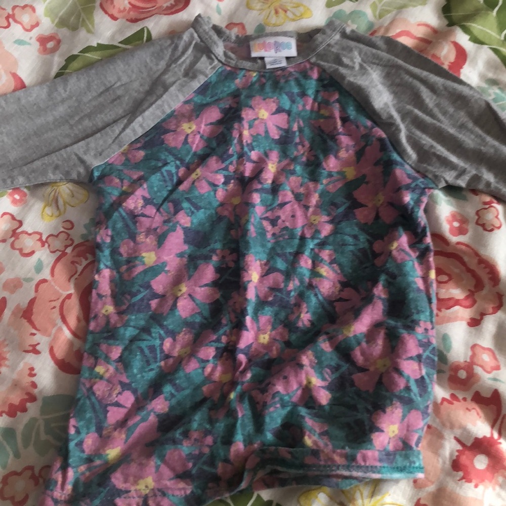 3/10 bundle eligible ⭐️ KIDS LULAROE 2 TOP